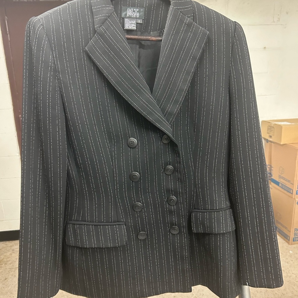 M.T. Morgan Taylor Studio-Beautiful Coat..Made very well. Size 6